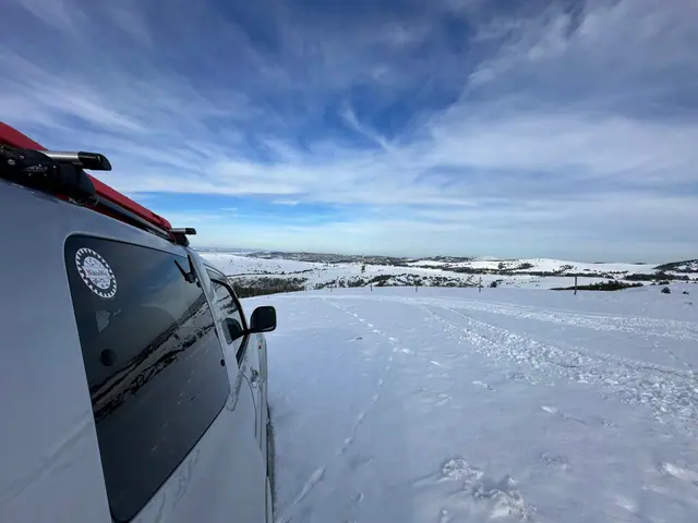 Pogled iz terenca na snježnu panoramu Zlatibora