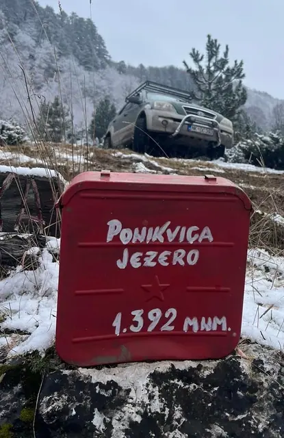 Tabla za Ponikvičko jezero i terenac na snijegu
