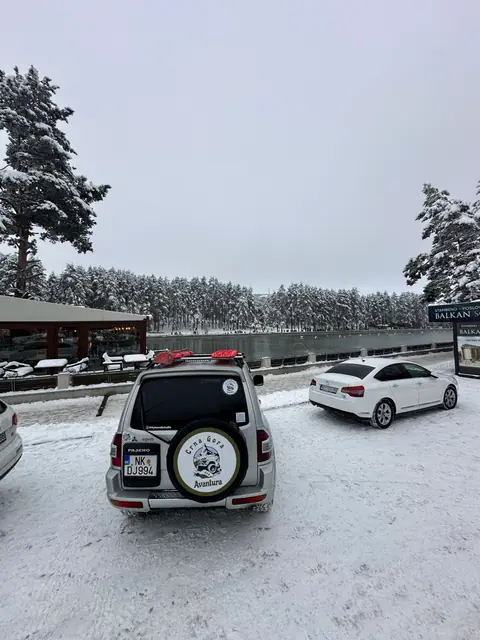 Terenac udruženja na snježnom parkingu na Zlatiboru